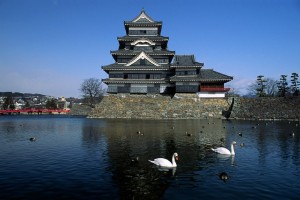 День 3. Замок Мацумото - национальное достояние Японии, первая начальная школа страны Кайти, музей часов. Лицензия CC0 Creative Commons, автор skeeze 